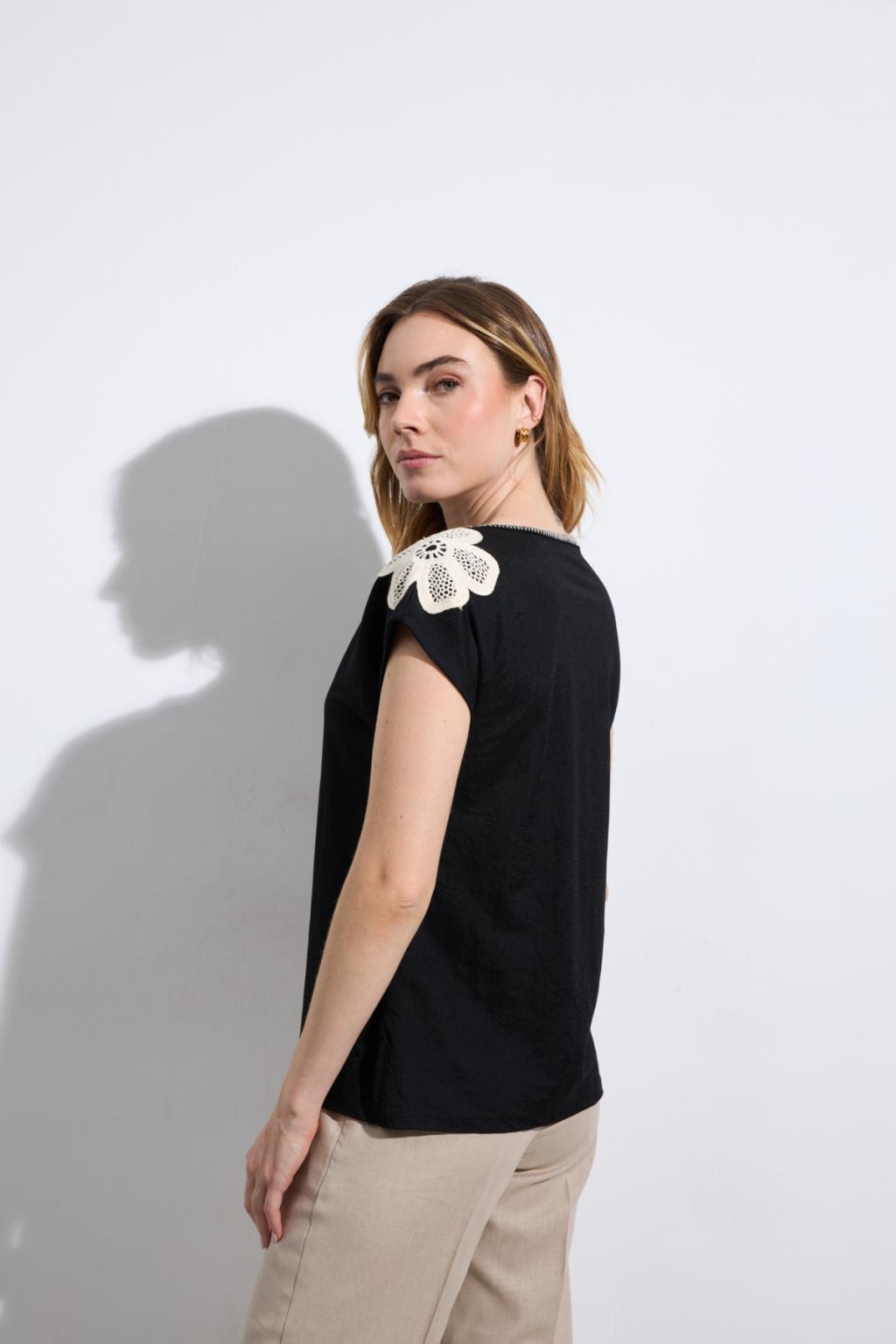 Camiseta de algodón en color negro con estampado de la marca Borox.